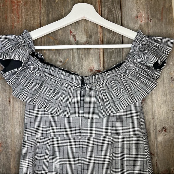Urban Outfitters Glenn Plaid Off The Shoulder Romper Size 6 - Picture 6 of 13